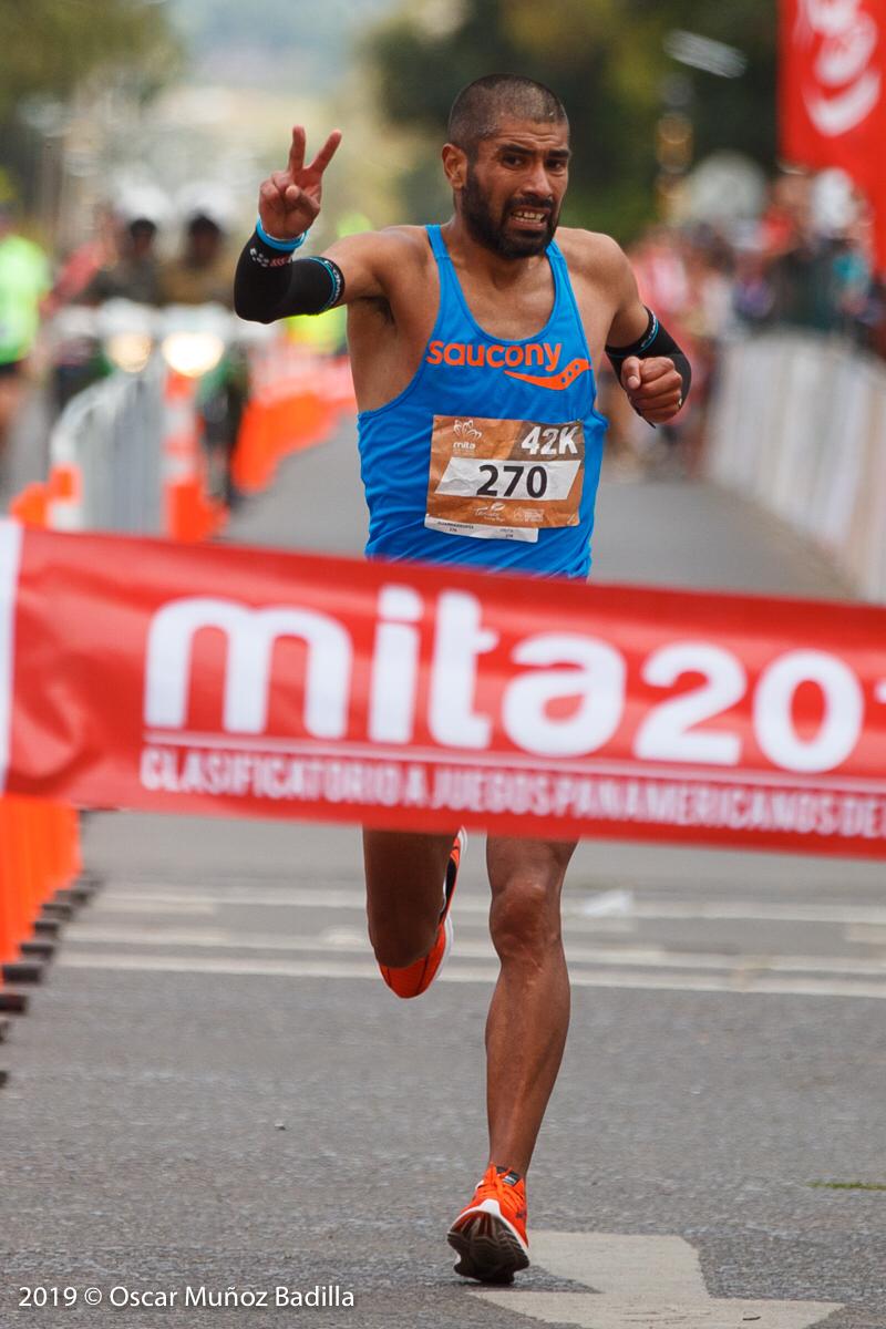 atleticachilena's tweet photo. Enzo Yañez se coronó campeón nacional de maratón en #Mita2019
El sureño marcó un tiempo de 2h:19.57.
@MindepChile https://t.co/VpsfdIPoH5