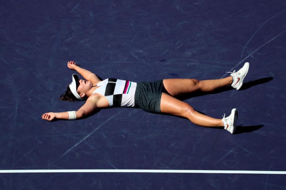 Equipe_Canada's tweet photo. SORTEZ LE CHAMPAGNE! 🍾✨🏆 À 18 ans, Bianca Andreescu est championne du tournoi d'Indian Wells! Les détails de sa victoire : https://t.co/EKGnA8SFPS

Il s'agit du titre en simple le plus prestigieux jamais remporté par #ÉquipeCanada 🤯🇨🇦

📷 : #BNPParibasOpen, WTA https://t.co/OzpNLGBTWt