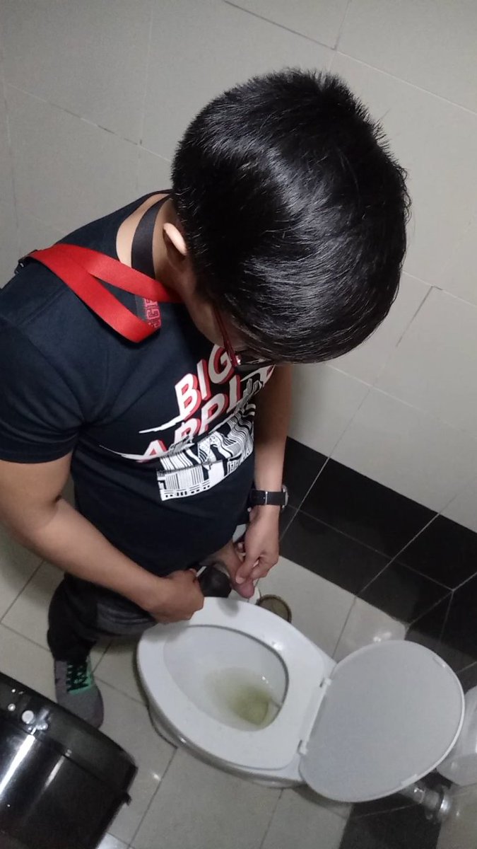 ispyonyourdick's tweet photo. Nakakalibog talaga kapag nakakasalubong mo suplado at yummy mo na crush at wala sya kamalay malay na nasilayan at napagjakulan mo na ang yummy nya na etits.... Saraaaaap!

#sarapngpinoy #boso #bosero #bosotiti #silip #siliptiti #ctto https://t.co/mRa4jIBDcN
