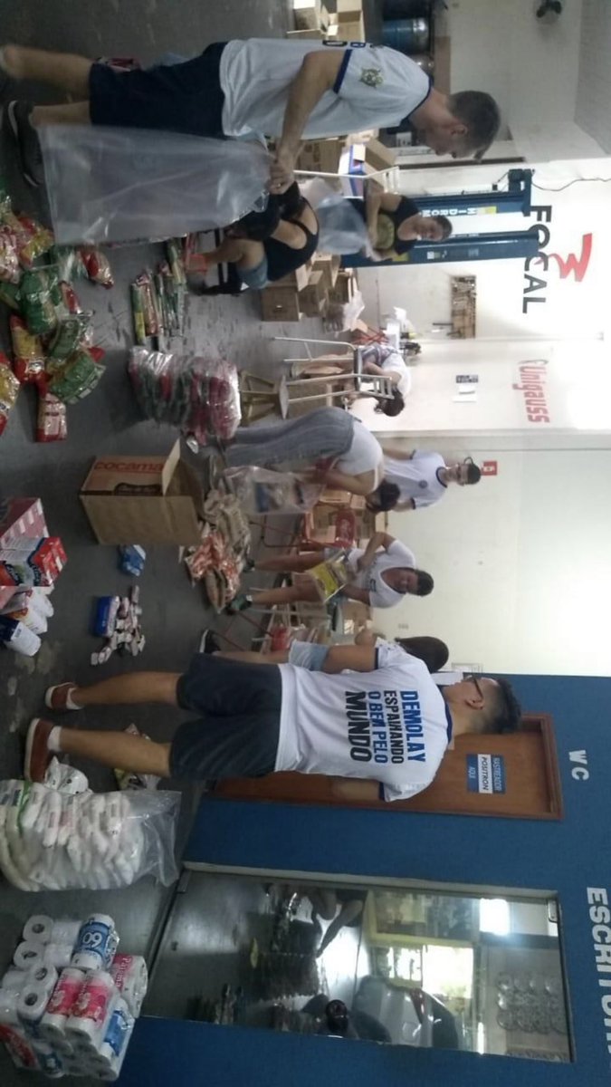 cap526's tweet photo. O Arrastão da Solidariedade DeMolay começou neste fim de semana, e ocorreu nos mercados da cidade. 
Nos dois dias foram arrecadadas 3,5 toneladas de alimentos não perecíveis e produtos de higiene pessoal.

Nossos sinceros agradecimentos por todas ajudas durante o evento!!
#GDV https://t.co/uETBjsmX98