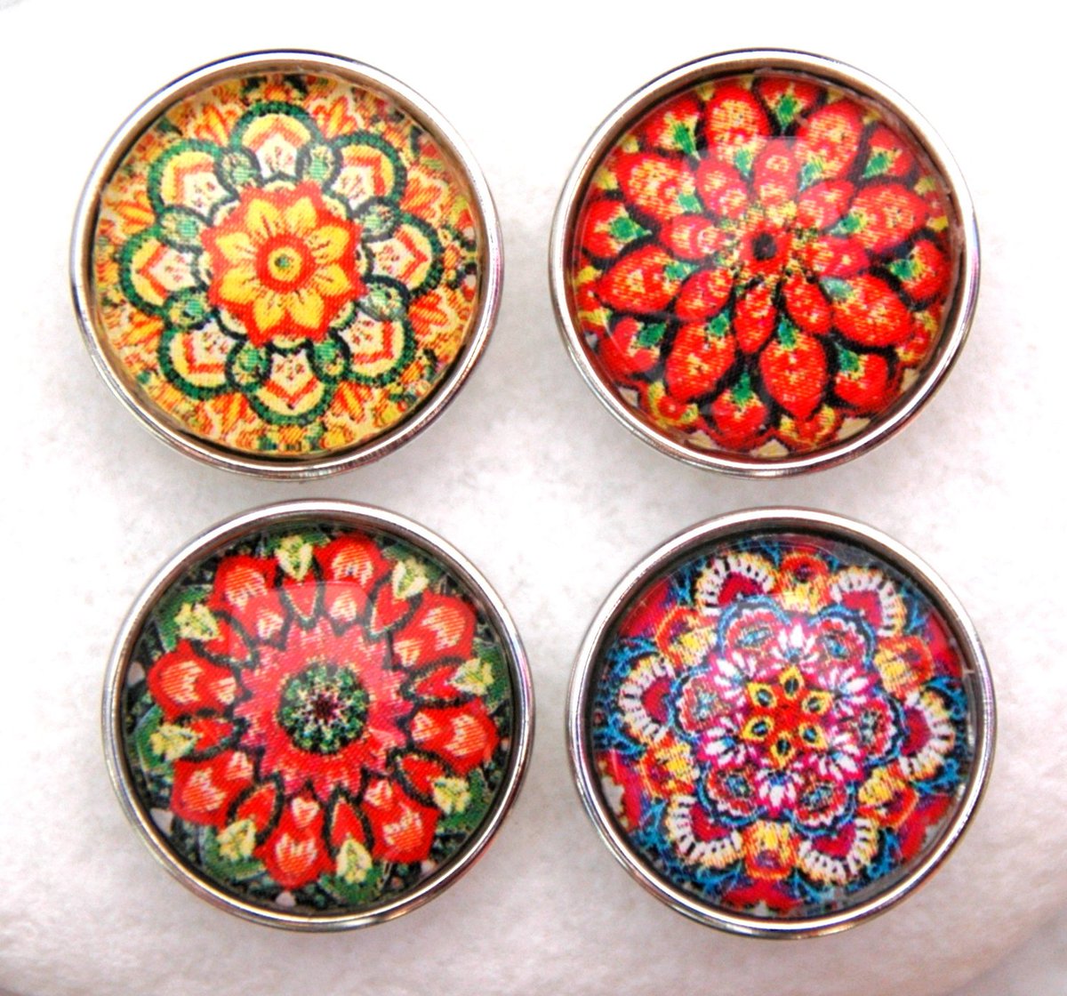 Mandala Snaps for Interchangeable Jewelry 
etsy.me/2FiZXeF 
#snapcharms #snapJewelry #birthday #mothersday #CustomJewelry #spring #MonibuSnaps #Mandala #passion #etsy #etsyseller #etsyshop