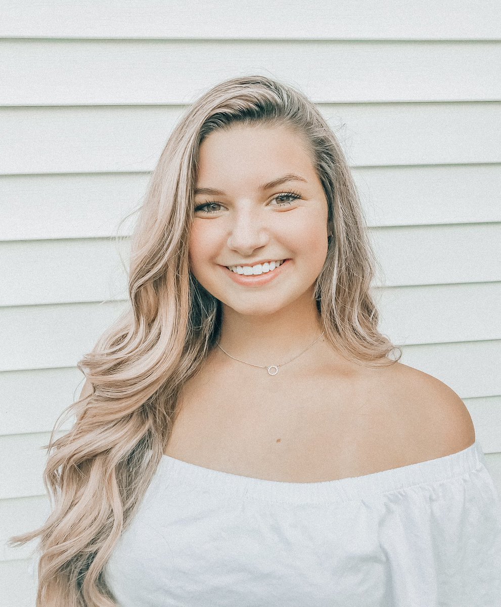 this week’s 🌟sister of the week🌟 is sister lexi heacock! lexi has such a strong, positive, and outgoing attitude. she always knows how to brighten someone’s day, and we’re so grateful that she’s a sigma kappa❣️