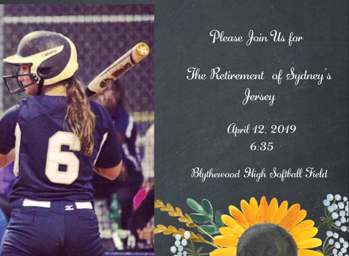 herrera__m's tweet photo. Everyone come out for our girl! 💛🌻 https://t.co/U7bwT4r0l7