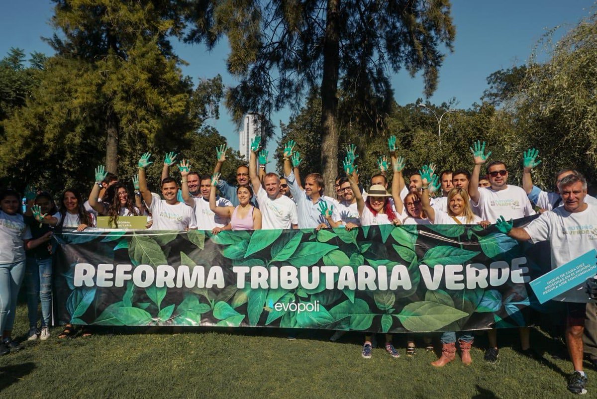 felipekast's tweet photo. El futuro es hoy. Desde @evopoli presentamos nuestra propuesta #ReformaTributariaVerde, que busca duplicar el impuesto a las emisoras de carbono, incentivando la energía limpia. El crecimiento económico sustentable es un desafío que debemos enfrentar porque #SoloTenemosUnPlaneta https://t.co/qsSs6CR9TH