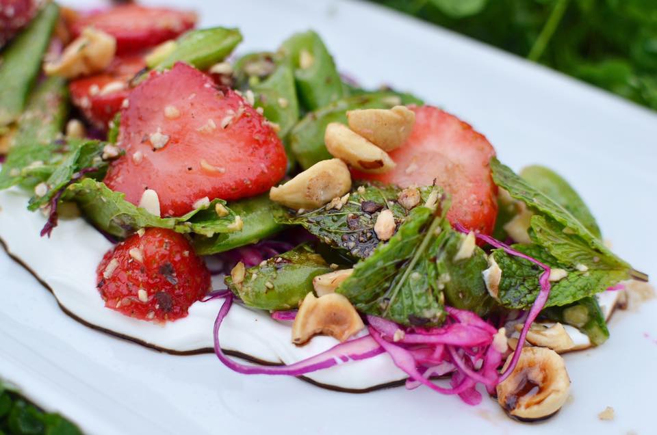 Take a bite into freshness. Sugar snap peas, hazelnuts, red cabbage, yogurt, aged balsamic &amp;, of course, garden-picked strawberries.
#ColtivareHouston #AgricoleHospitality