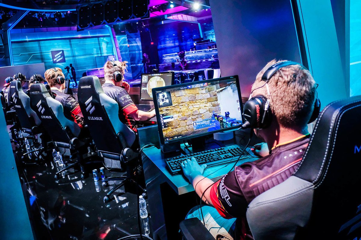 ¡Muy buenas a todos, estamos buscando personas que tengan ganas de progresar, personas con experiencia y disponibilidad, y lo más importante ganas de divertirse. La idea es volver a formar un Team competitivo de CSGO para jugar torneos y diferentes tipos de competiciones!