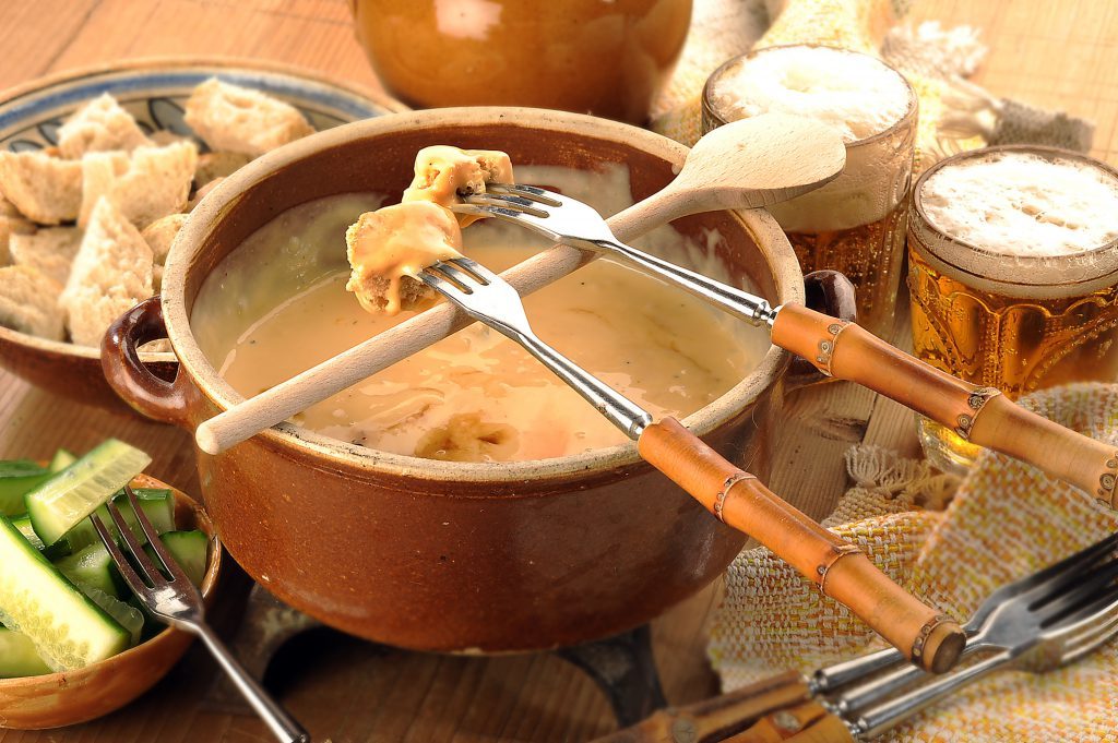 las_chef's tweet photo. Finalizá este fin de semana con esta Receta de Fondue de Cerveza 🙂https://t.co/5tk9KEsD2q #sanpatricio #cerveza #cervezaartesanal #cervezas #cerveza🍻 https://t.co/BcAyvWi8c7