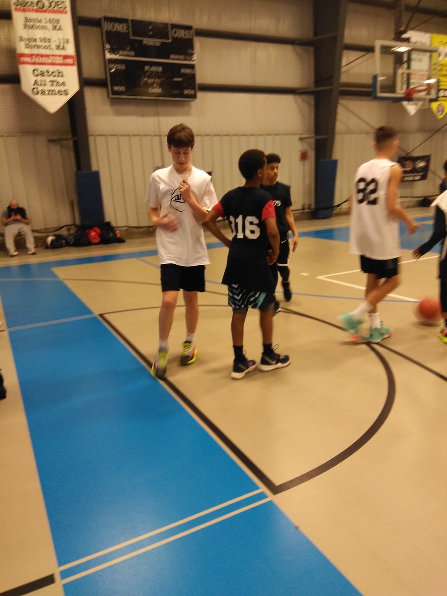 Burnbasketball's tweet photo. 5 kids @NERRHoops #elite75 #aau #basketball @Hooprootz #zach #jack #brayson #josh #nick https://t.co/WryR0lrerM