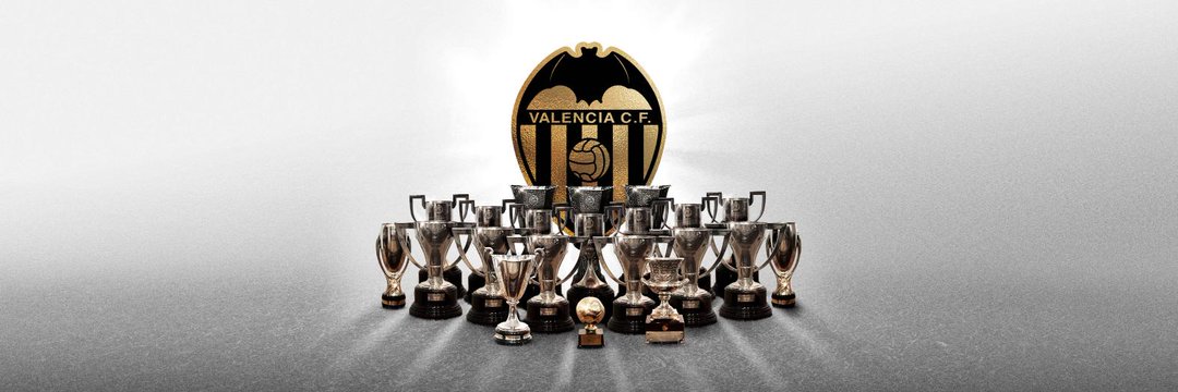 javi25192's tweet photo. Llorarte de rabia, quererte a rabiar. Gritarte a 4 vientos cuando ganas y no querer hablar ni con mi sombra de tus derrotas.
Dueles y al mismo tiempo  das la vida.
El amor de mi vida, lo unico que estuvo, está y estará. Ayer, hoy y siempre...te quiero @valenciacf
❤️ https://t.co/4k7PyyVcjD
