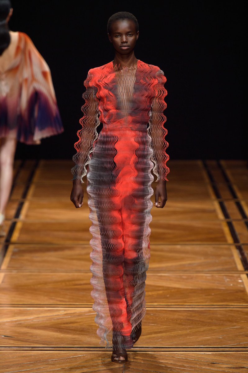 abujagossips's tweet photo. ART from the Iris van Herpen Spring 2019 Couture Collection

https://t.co/wNtOCpAwpH https://t.co/Z9h1rHD37O