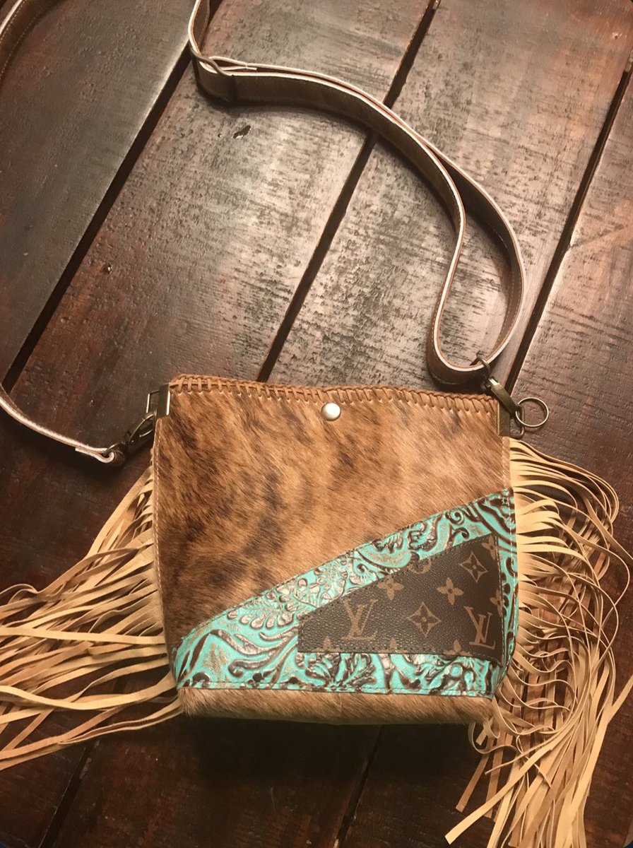 route46cc's tweet photo. We LOVE these crossbodys as much as our girls do💕
•Custom leathers and hides to choose from•
$150
Message us for leather and hide options!
#western #cowhidepurse #turquoise #embossedleathers https://t.co/7KbtWqeOLi