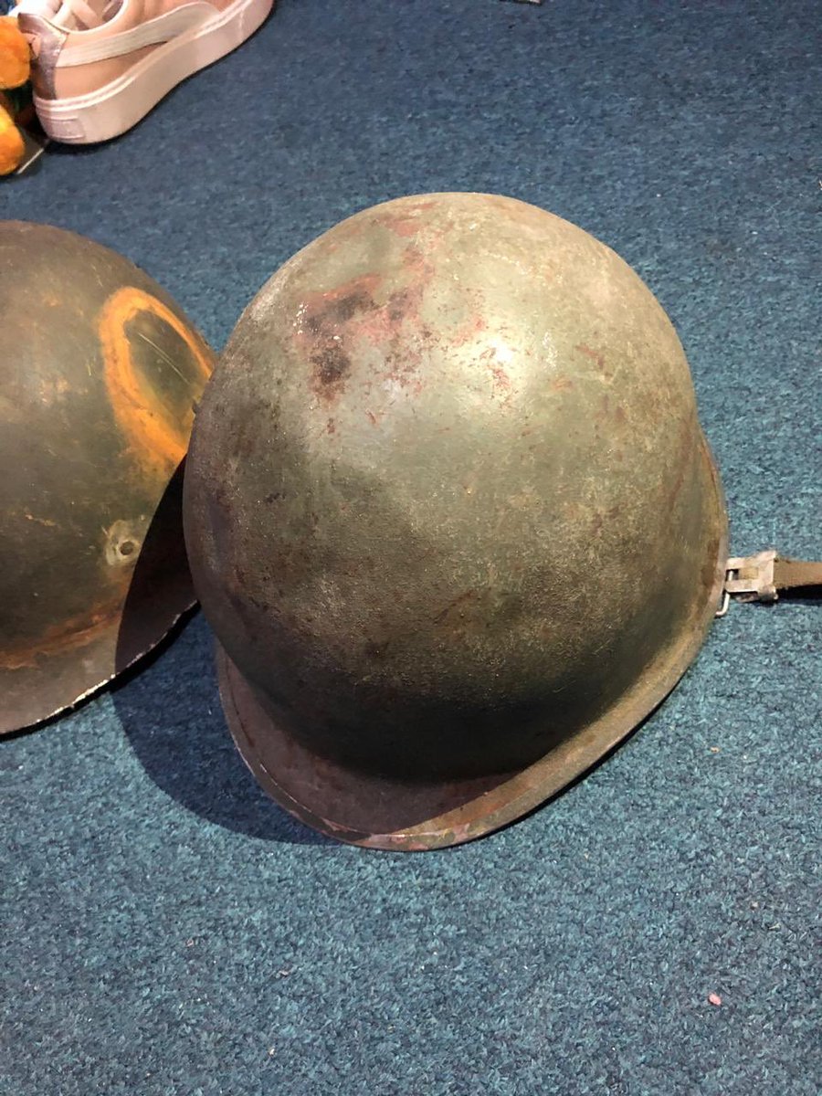 MaatiBuonocore's tweet photo. No se como ni porque pero en mi casa tengo hace muchos años un casco de un ex combatiente de Malvinas y lo quiero devolver. Agradecería si me ayudan a RT para que le llegue a su familia que es a quien realmente le pertenece. El casco tiene escrito CRUZ, ALFREDO RAUL. https://t.co/9FU1nKQDNK