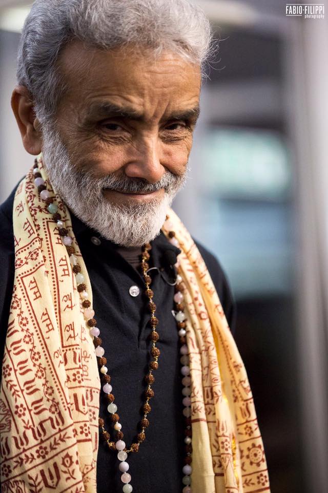 If you open your heart and become like a child, you will always be blissful, always content.

--Yogi Sri #DhamraMittra
Photo: Fabio Filippi