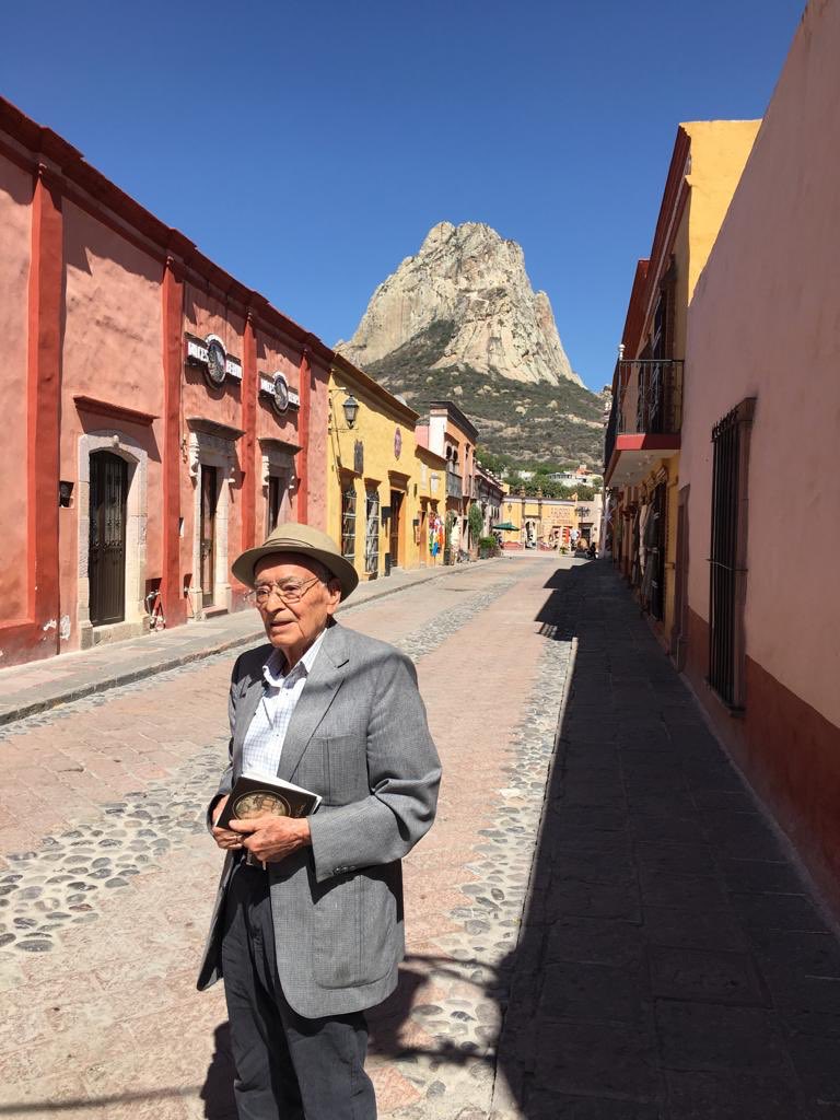 SofiVelao's tweet photo. Tweet de apreciación a mi abuelito: 🥺 el viejito más tierno, talentoso y alegre que existe ❤️ https://t.co/KIjbAW5vh9