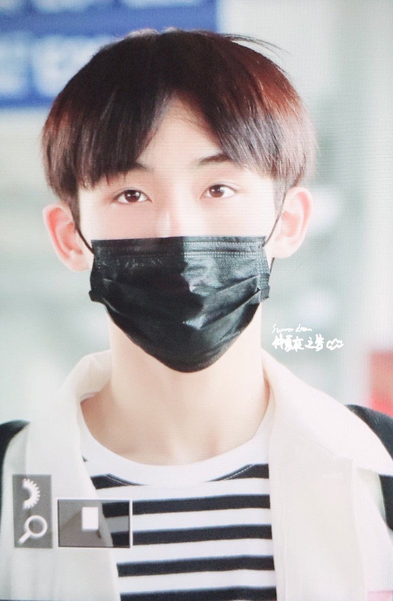 SummerDream1028's tweet photo. 190318
💛💛

#윈윈 #董思成 #ウィンウィン  #winwin #WayV ＃WeiShenV ＃威神V https://t.co/AYGaQvuHye