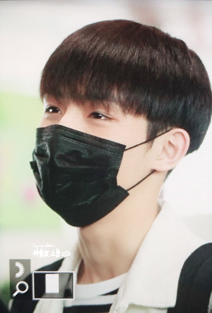 SummerDream1028's tweet photo. 190318
💛💛

#윈윈 #董思成 #ウィンウィン  #winwin #WayV ＃WeiShenV ＃威神V https://t.co/AYGaQvuHye