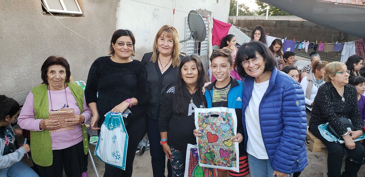 En La Toma celebrando el mes de la mujer en una tarde maravillosa.
Felicitaciones Dominga Torres, Gabi Alaniz, Adri Díaz y a todas las mujeres que participaron! 
Un agradecimiento muy especial para los dueños de casa, Rubén y Susana García que se pasaron!! 
#SanLuisUnido