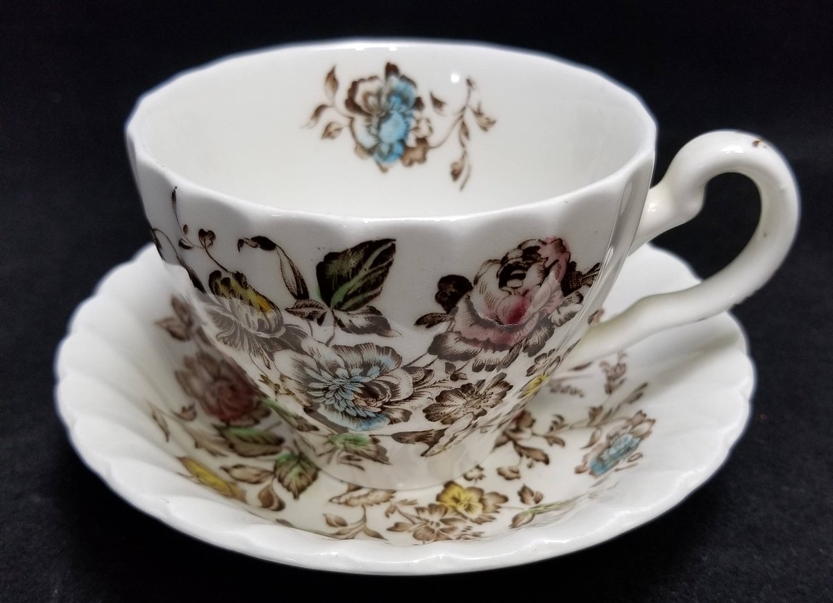 FireFlyGoods's tweet photo. Johnson Brothers STAFFORDSHIRE BOUQUET Cup Saucer Set Brown Floral England EUC https://t.co/new8kiINDW #sewing #displayracks https://t.co/BPUyiXVP6N