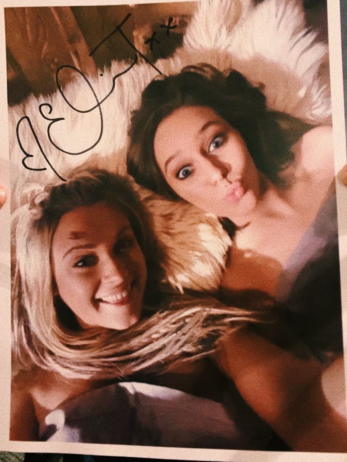 elyciastuff's tweet photo. elycia bed selfie saved me https://t.co/nvAfJ1O2Ng