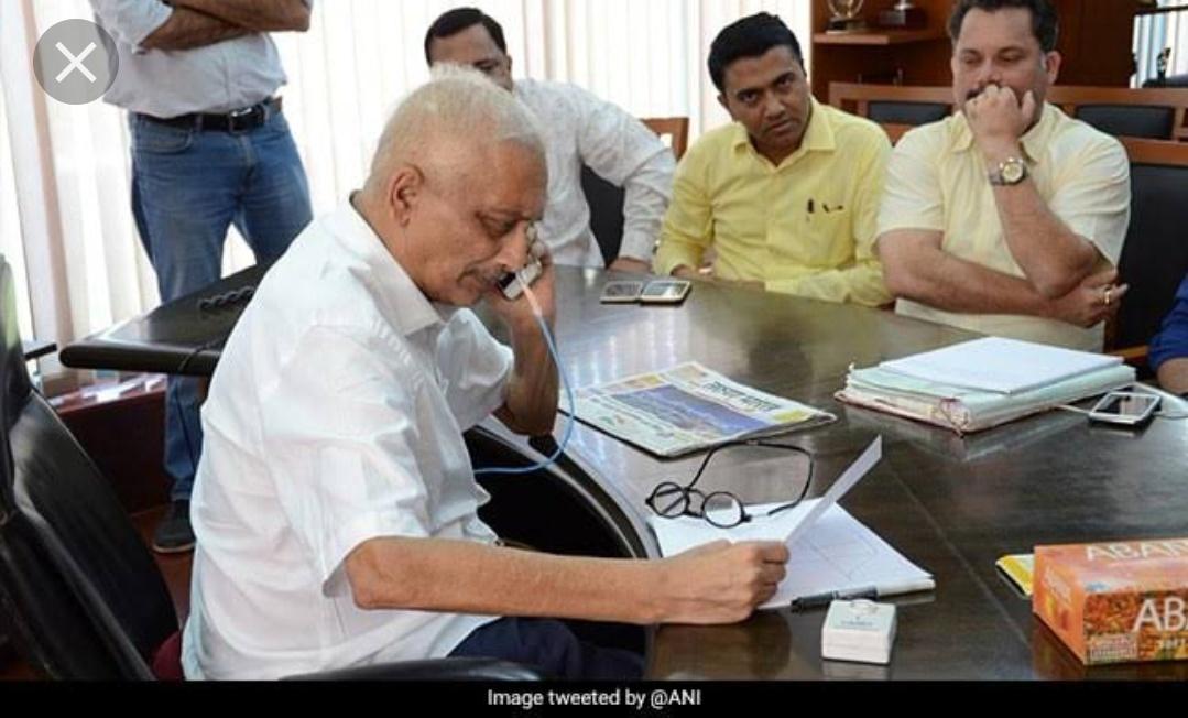 amanpandey219's tweet photo. All of us must've took holidays in the name of Fake Medical Leave.
But this man under severe illness was SERVING MOTHERLAND.
#WeMissManoharParrikar https://t.co/cu8LQHx7xl