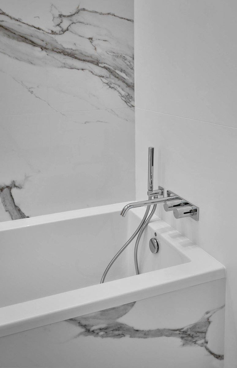 FantiniIndia's tweet photo. How would you set up a small space for a spa-like experience? Centaur Interiors made the most of multiple shower functions with Milano, featuring rainfall, waterfall, and a handheld shower: https://t.co/4j1TeQZ66V
#Fantini #India #Architecture #InteriorDesigner #ExpertProduct https://t.co/LTUt1n4aX7
