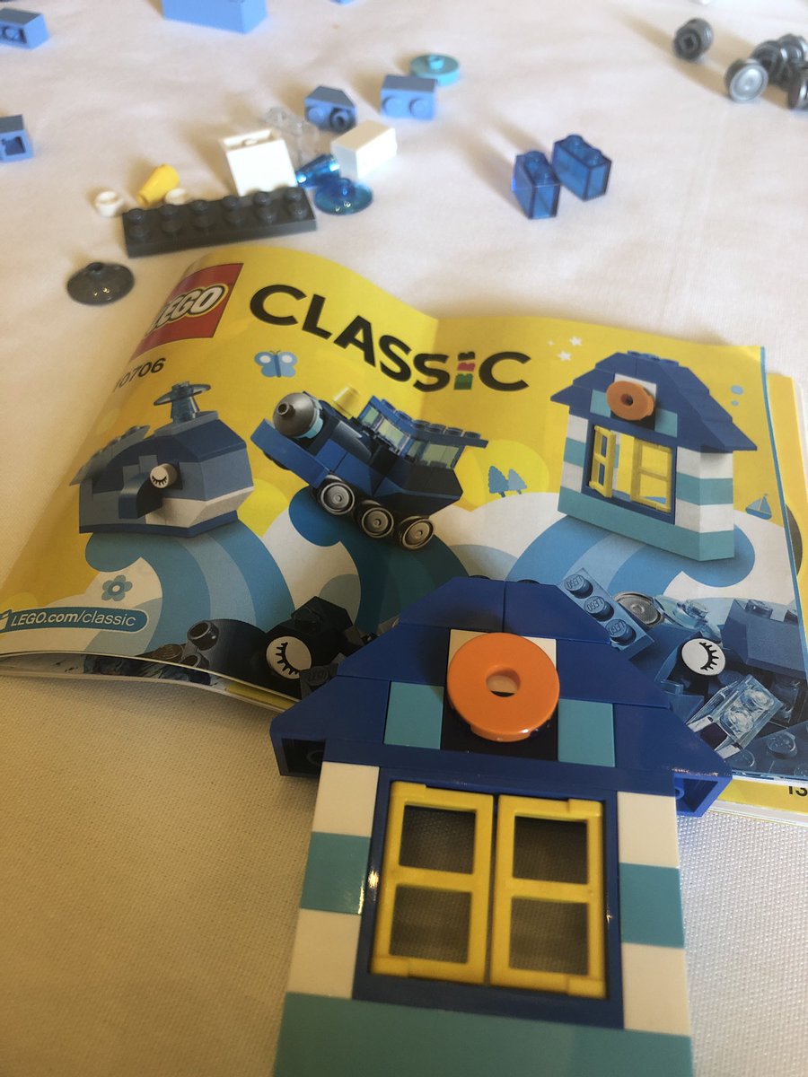 Using LEGO to teach algorithms in digital technologies. This would also provide great opportunities for speaking and listening in ECE. #Innovativepedagogy @KWarchomij