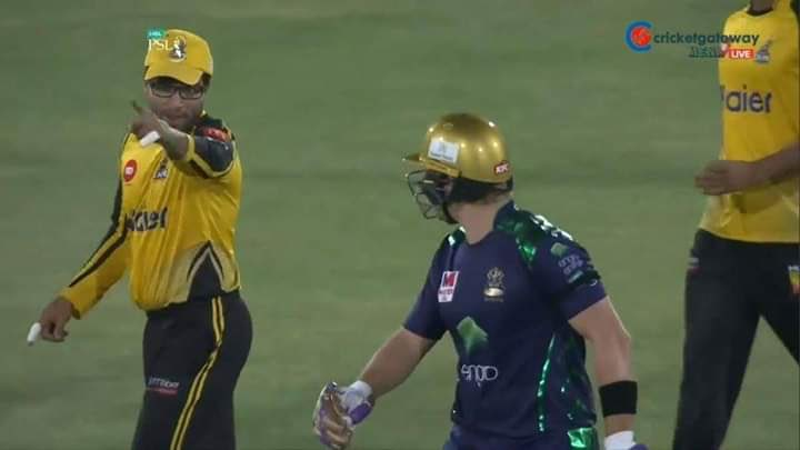 Imamul Haq needs to learn that the guests are not treated like this. Respect for all foreign players who came to Pakistan to make the PSL19 a success. Thankyou all.
#PSLFinal #PSL2019 #PakistanAt100 #پھرآۓگا_نواز #MondayMotivation #MMAlam