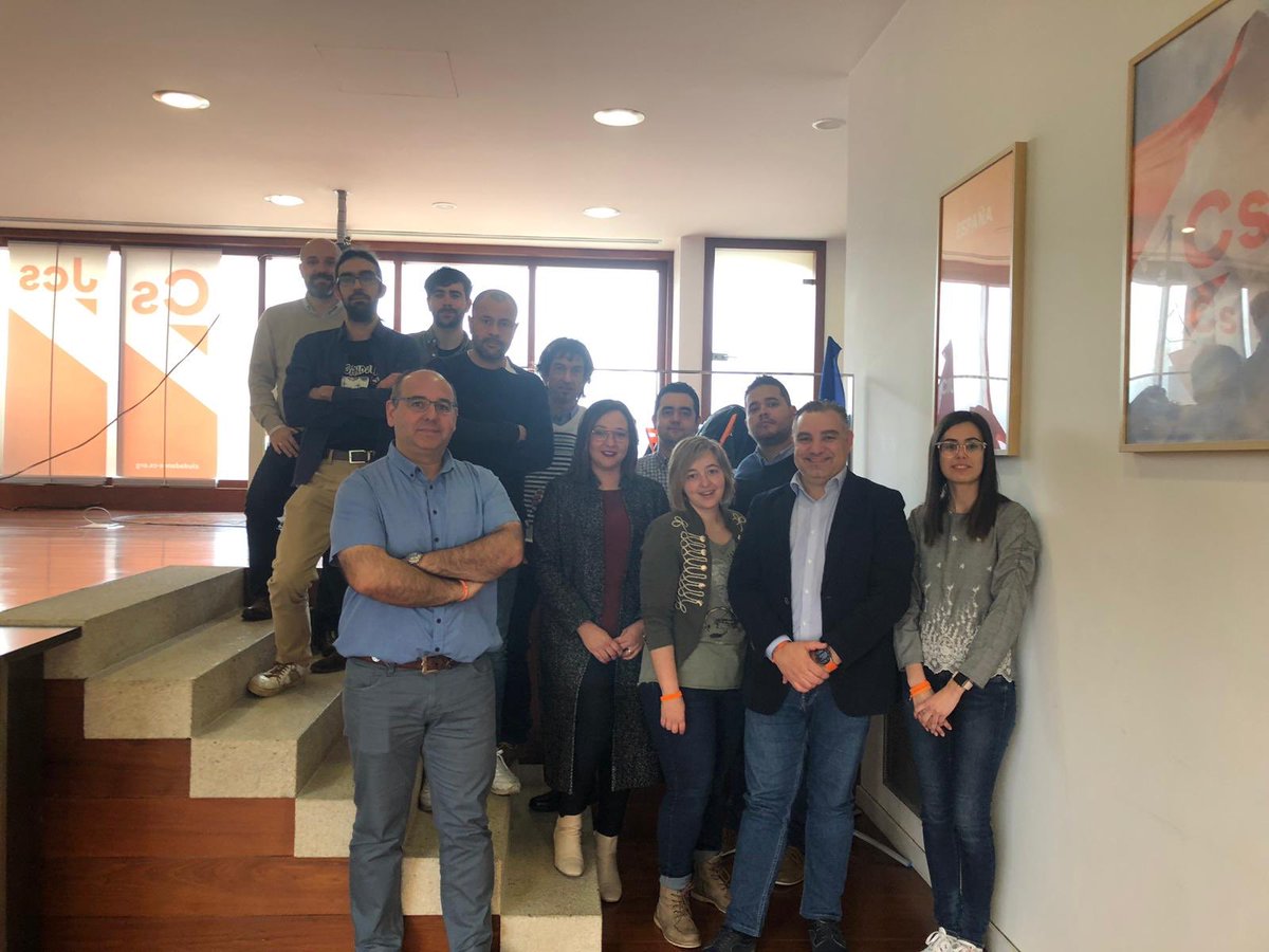 CsGalicia's tweet photo. 📸 Los #RediCs de @CsGalicia han pasado todo el fin de semana trabajando para preparar la estrategia digital de la campaña #28A 

🍊 Estamos preparados para ganar las elecciones y lograr que  @Albert_Rivera sea el próximo presidente de #españa https://t.co/rQKM9QXs7P