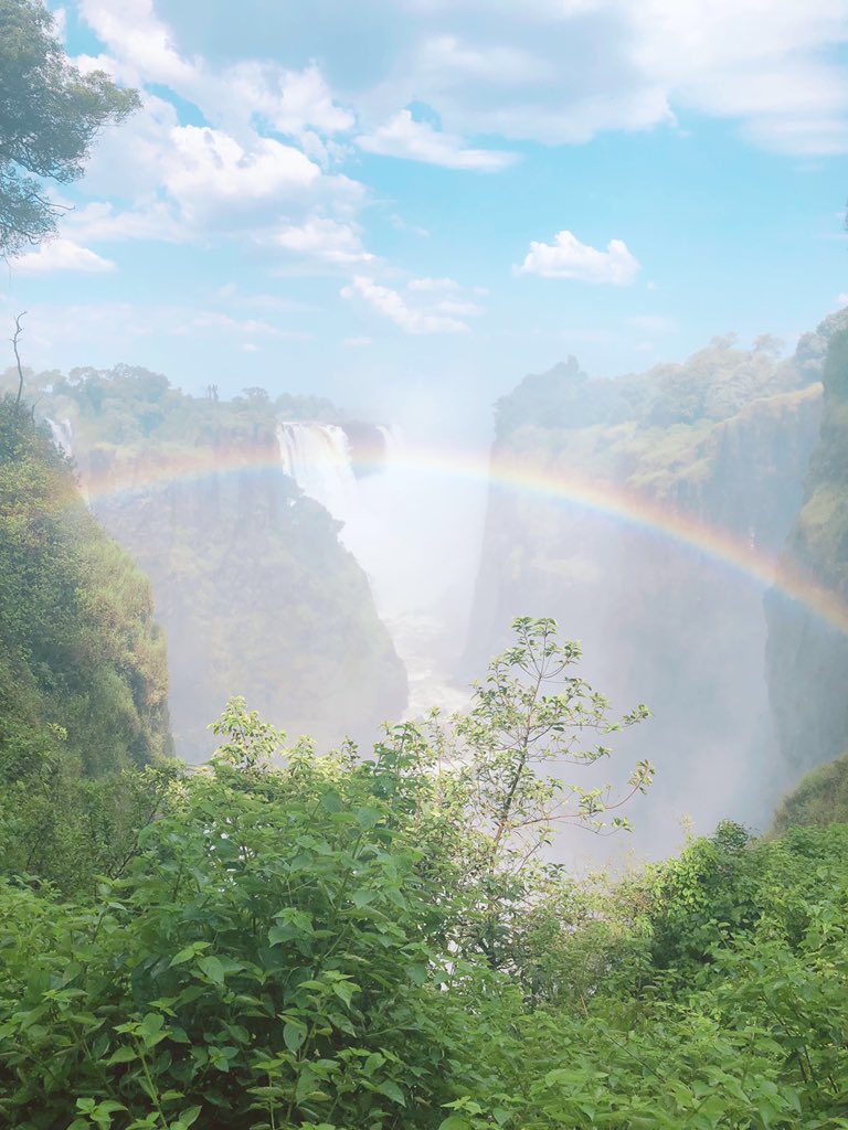 アマゾニアン 193カ国渡航済み 国連加盟すべて こんなに虹をたくさん見たのは初めて アフリカへは引率ツアーを主催しました Inビクトリアの滝 海外旅行 バックパッカー 海外旅行好きな人と繋がりたい 旅行 世界一周 His 旅人塾 アフリカ旅行