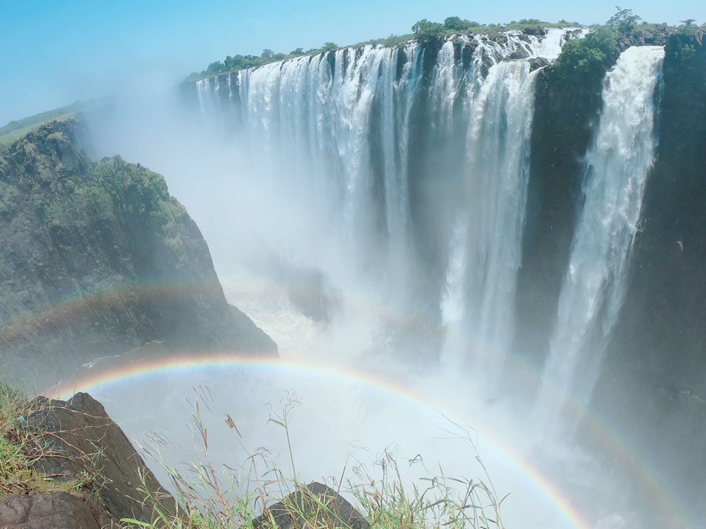 アマゾニアン 193カ国渡航済み 国連加盟すべて こんなに虹をたくさん見たのは初めて アフリカへは引率ツアーを主催しました Inビクトリアの滝 海外旅行 バックパッカー 海外旅行好きな人と繋がりたい 旅行 世界一周 His 旅人塾 アフリカ旅行