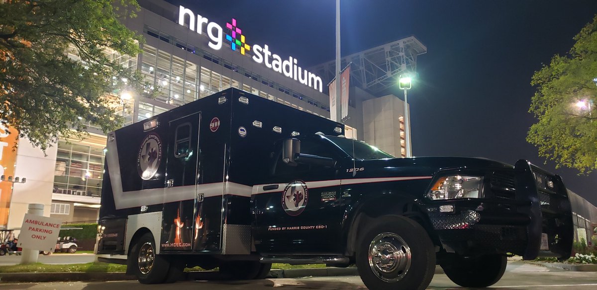 hcec911's tweet photo. #HCEC911 taking care of business @ #HLSR @nrgpark on Day 21 with #GeorgeStrait. https://t.co/N1NeOOG7ad