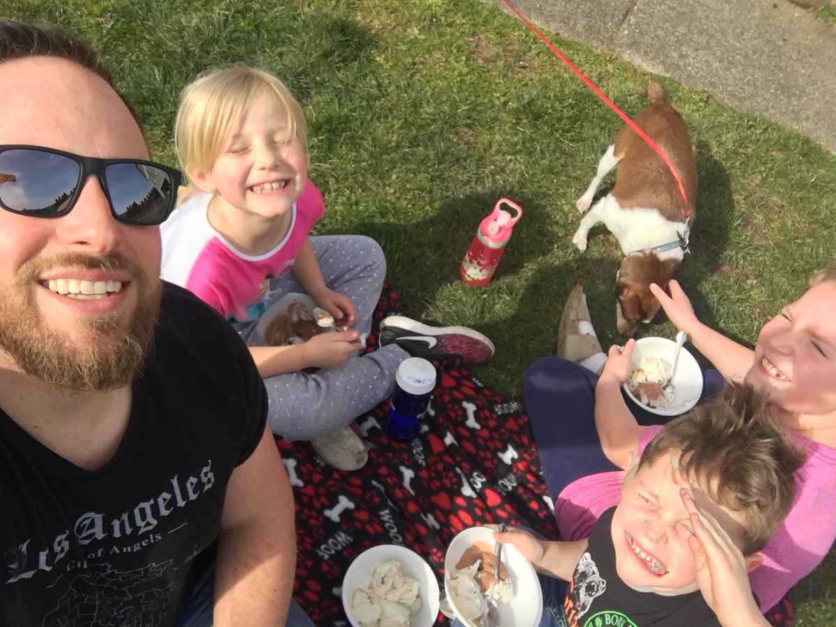 CBryant714's tweet photo. So much to be thankful for... (and i need to get my PNW kids some sunglasses!) https://t.co/zJPn3uXBQ2