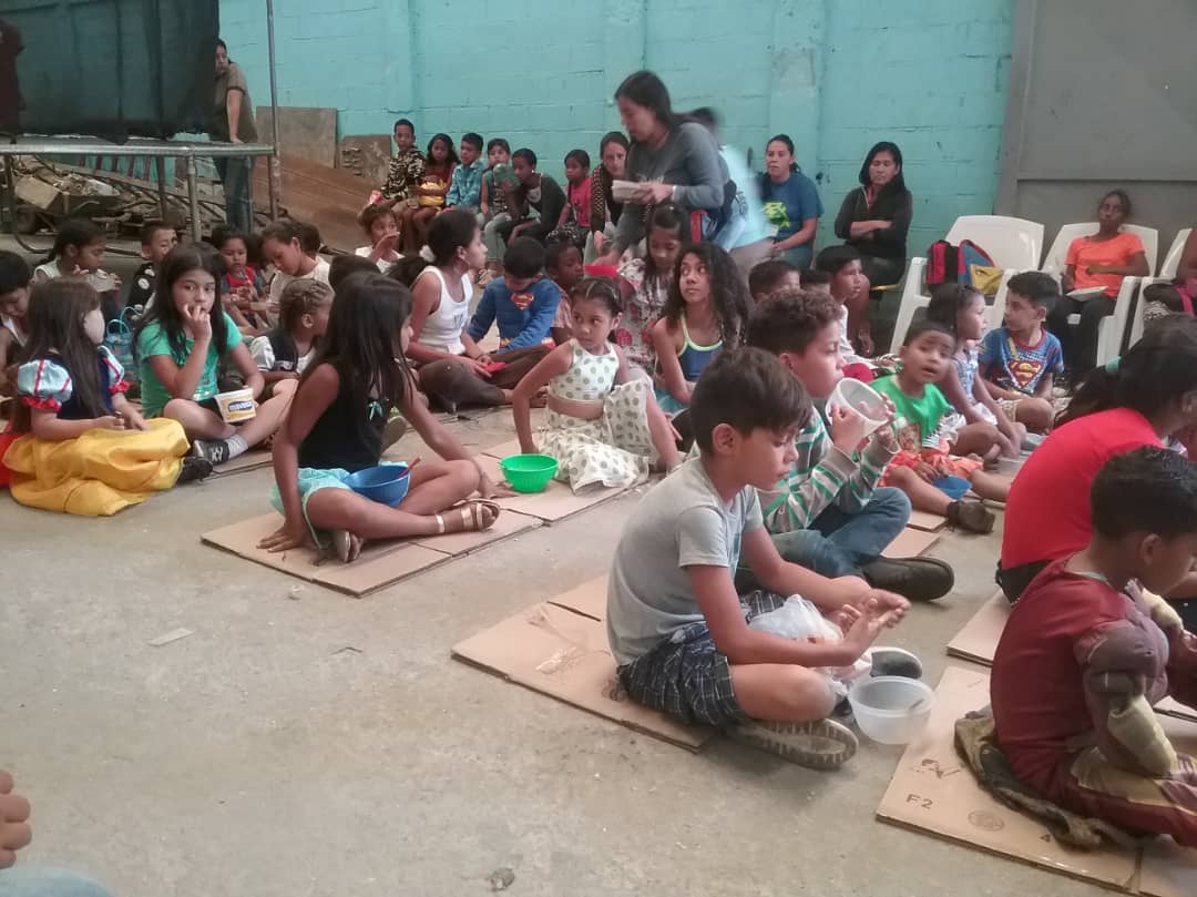 clap_clg23's tweet image. Hoy los niños de nuestra comunidad #LomaGrande tuvieron un día de sonrisas en un pequeño compartir realizado para ellos. Gracias a todos los que apoyaron #ElParaiso @incret @Oficial_C_Clap @NicolasMaduro @comuna #HandsOffVenezuela