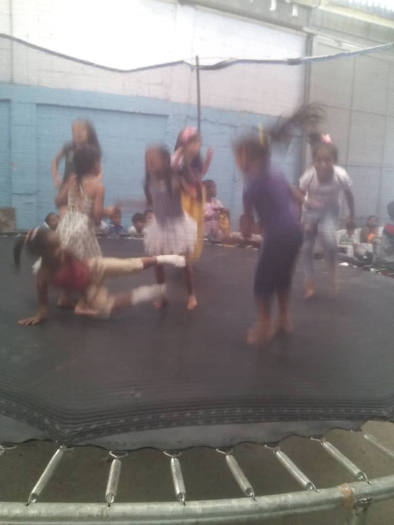 clap_clg23's tweet image. Hoy los niños de nuestra comunidad #LomaGrande tuvieron un día de sonrisas en un pequeño compartir realizado para ellos. Gracias a todos los que apoyaron #ElParaiso @incret @Oficial_C_Clap @NicolasMaduro @comuna #HandsOffVenezuela