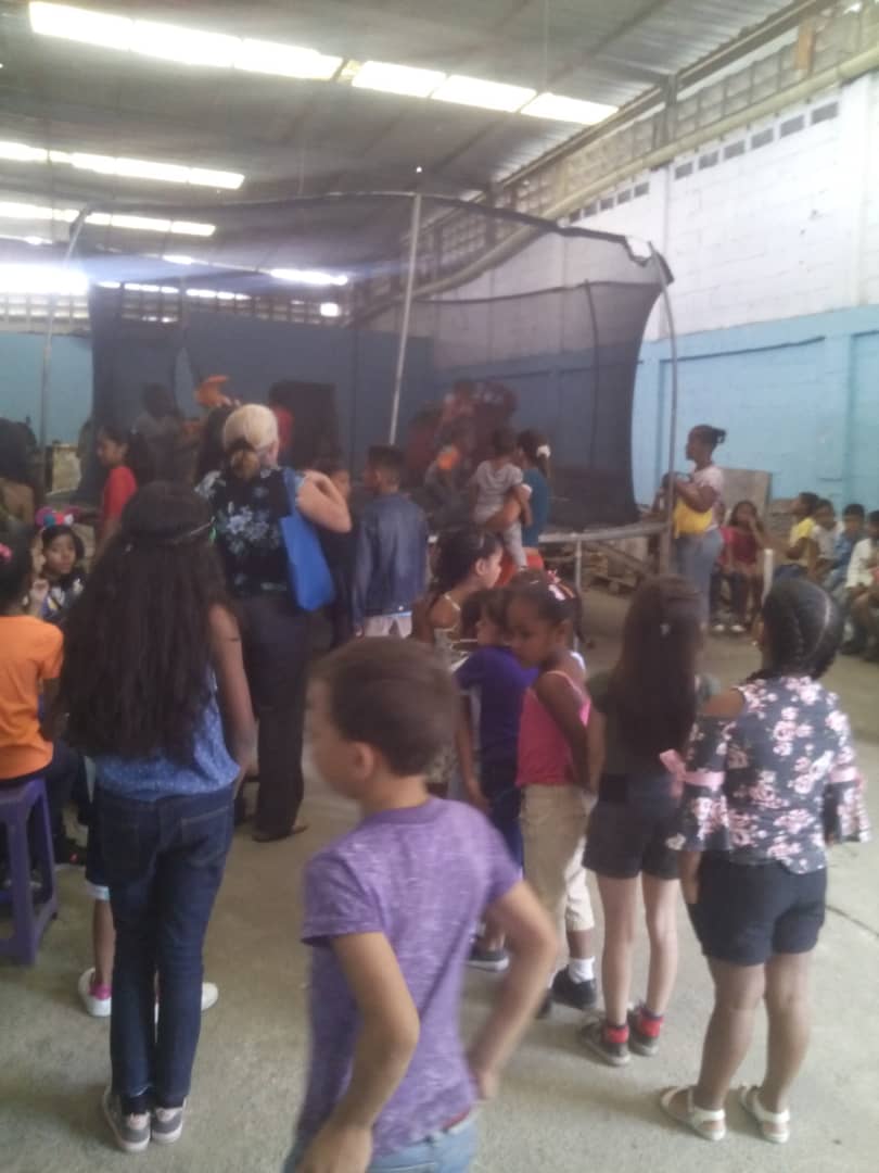 clap_clg23's tweet image. Hoy los niños de nuestra comunidad #LomaGrande tuvieron un día de sonrisas en un pequeño compartir realizado para ellos. Gracias a todos los que apoyaron #ElParaiso @incret @Oficial_C_Clap @NicolasMaduro @comuna #HandsOffVenezuela