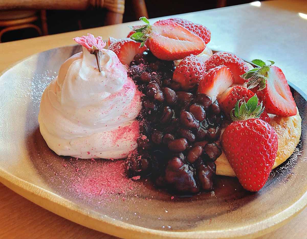 086MaHaLo086's tweet photo. また、新作でございます🍓
この投稿をRTしてくれた、フォロワーさんの中から抽選で『桜のパンケーキ』を10名様
にプレゼント！🌸🌸🌸
※販売期間がかなり短いと思いますので、予めご了承くださいませ🙇‍♀️
RT締め切り3月21日の21:00！発表は２2日以降になります🤣 https://t.co/wbWXHeSKeq