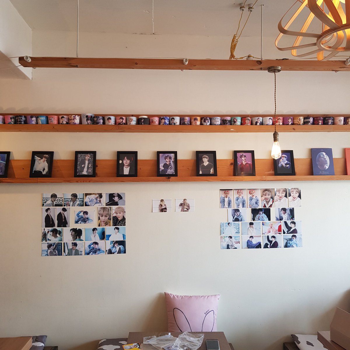cafe_stella11's tweet photo. #하성운
생일컵홀더가 내일(19일)부터 시작됩니다💙
컵홀더도 2종 다 드리고 특전도 빵빵하니 많이 와주세요❤
.
✔영업시간
평일 : 10시-10시
토요일 : 10시-8시
일요일 : 휴무
.
#하성운 
#워너원 #wannaone
#하성운생일컵홀더 #하성운컵홀더 https://t.co/YQO6vbz1Y2
