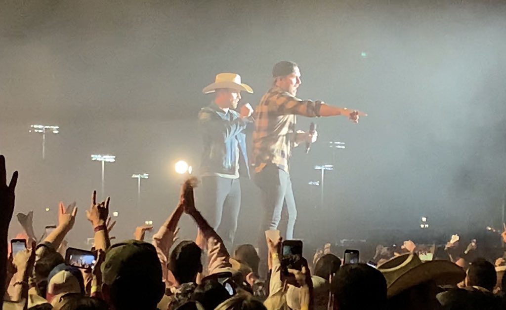 FlatTylerRich's tweet photo. Dad was back in CA this weekend!! Who was there?? #TylerRich #UncleDustin #BootsInTheParkNightTwo 💪🏼☹️ https://t.co/wICm6FDuFH