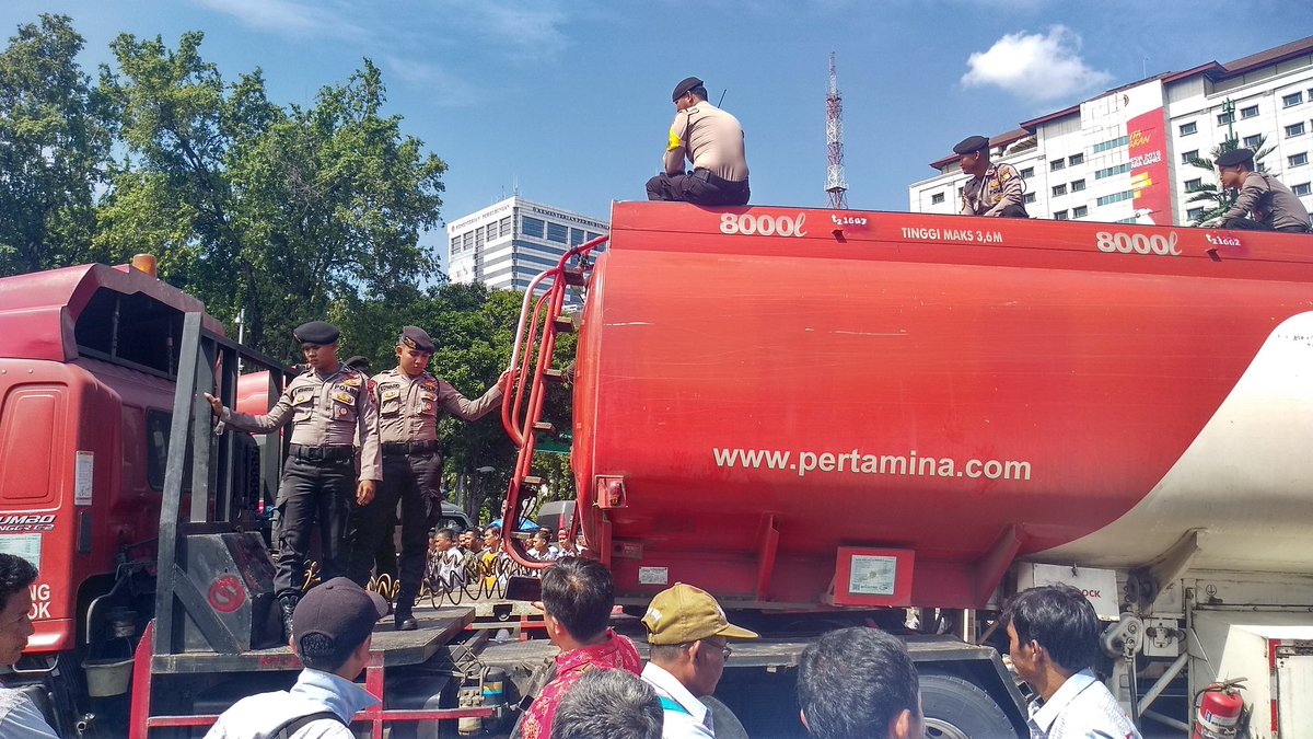 PERTAMINA_PUSAT's tweet photo. rezim panik !!! https://t.co/d49op8pITh