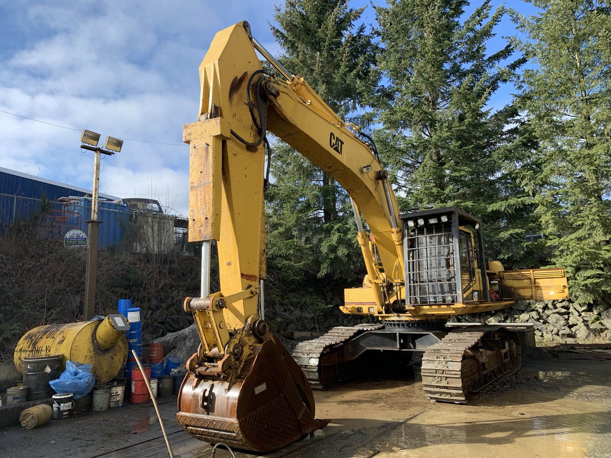 1995 #Caterpillar 330L “Road Builder” getting washed up before being delivered to our yard and consigned for sale. Looking for a backspar hoe, bullcook or a pit machine? This unit could do the job for you! #forsale #hydraulicexcavator #forestechequipment #forestry