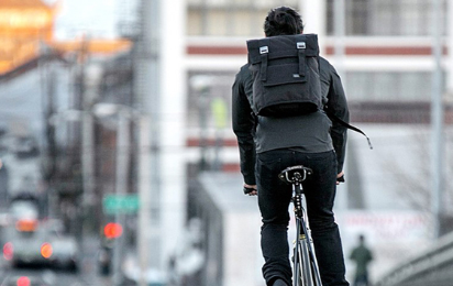 bagsddh's tweet photo. Go to work by ride a bicycle, environmental protection and fast! Ride a bicycle and carry a DDHBA backpack, COOL !
https://t.co/CixIHbhIJR https://t.co/q6lWbBTjTf