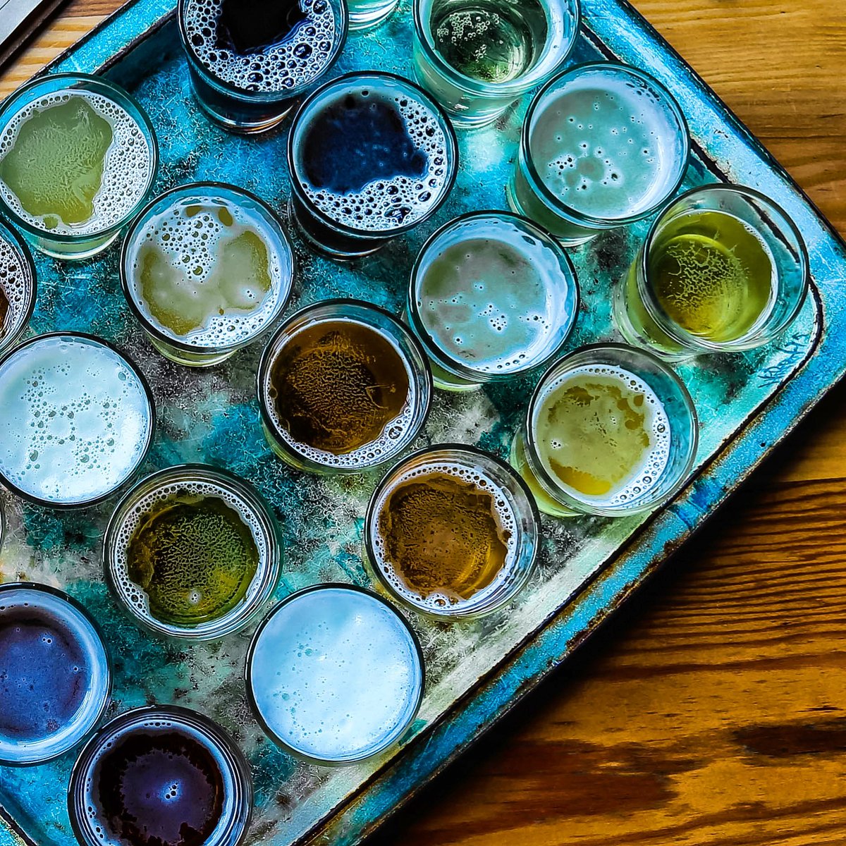 Quaffables's tweet image. Nothing better than a tray of crafty brews on a hot day. We&apos;re getting stuck into some top drops from New England Ipa&apos;s to red ales and stouts ...What are you sipping on?

#Quaffables #CraftBeer #BeerTray #CraftNotCrap #BeerOClock #CraftBeerMelbourne #Brew #Saison #IPA #RedAle