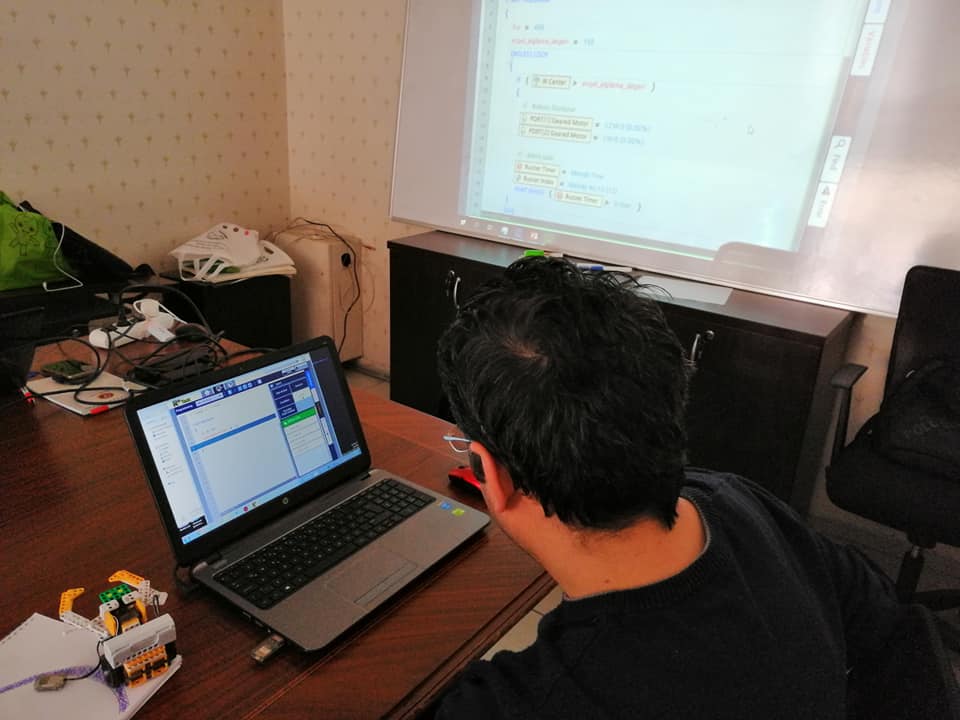 robotsepeti's tweet image. Birlik Vakfı, Ugider işbirliği ile Milli Türk Talebe Birliği&apos;nde düzenlenen STEAM Education Association’ın, Temel Robotik Kodlama Eğitmen Eğitimi&apos;nde 2.nci gün: Infrared sensörlerlerl kullanarak C++ tabanlı R+ Task kod yazma
#robotis #robotsepeti #steamcupturkey #robotiseducation