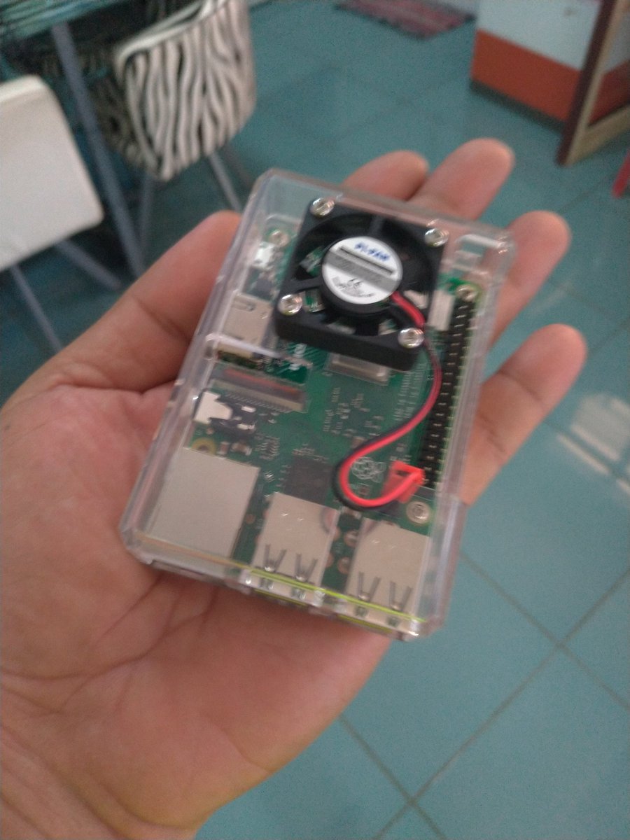 pinoysabroad's tweet image. #GimmeARaspberryPi is a promo to win a micro computer like this.