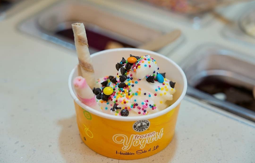 SmoothieFac's tweet photo. Come on by at #SmoothieFactory and share a frozen yoghurt with your friends on a Friday evening.
#HealthyLiving #healthylife #juice #FrozenYoghurt #mumbai #smoothies #juice #FrozenYoghurt
#tasty #yummy #workout
#gym https://t.co/soiOYVemty
