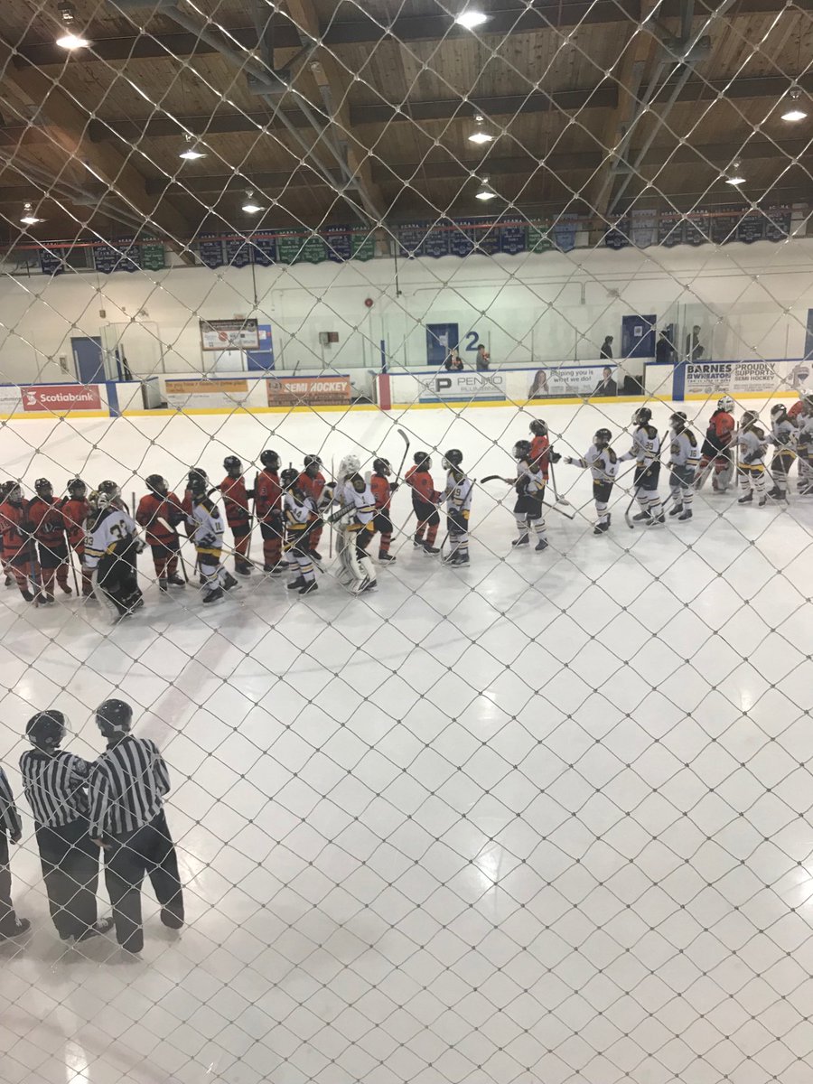 Final game of day 1 ends with a 10-3 score in favour of ⁦<a href="/a1_semi/">SemiPeeweeA1</a>⁩ Ravens vs JDF Grizzlies. #bchockeychamps ⁦<a href="/BCHockey_Source/">BC Hockey</a>⁩