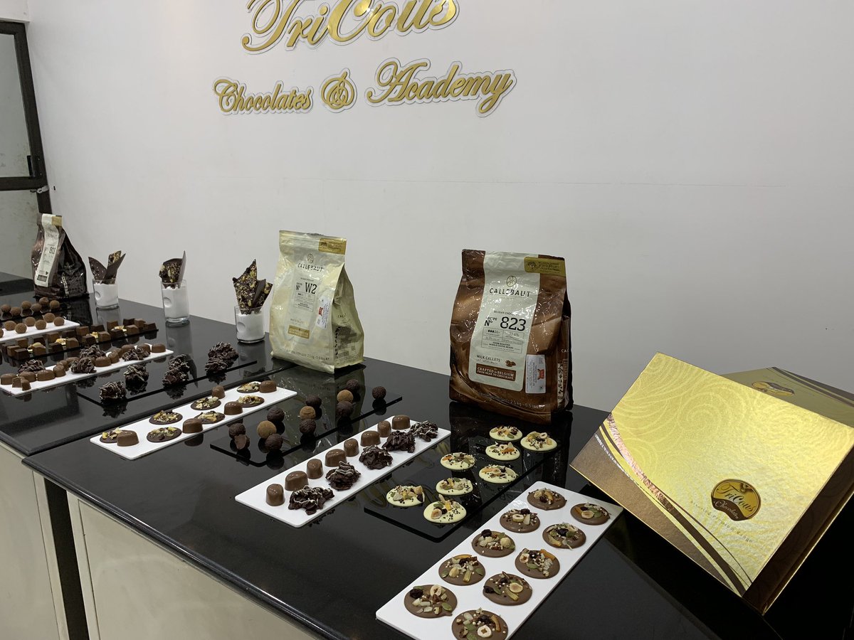 tri_cous's tweet photo. A glimpse from our chocolate making 101 beginners class..!!! https://t.co/3raXjYWdd1