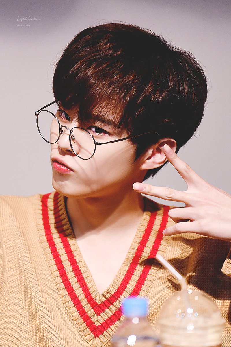 lightstationWS's tweet photo. 181229 강변
오늘도 우석이 귀여움에 심장갈아끼우며 하루를 시작,,

#우신 #김우석 #업텐션 #Wooshin #UP10TION
@UP10TION https://t.co/JlfSXqLr6y