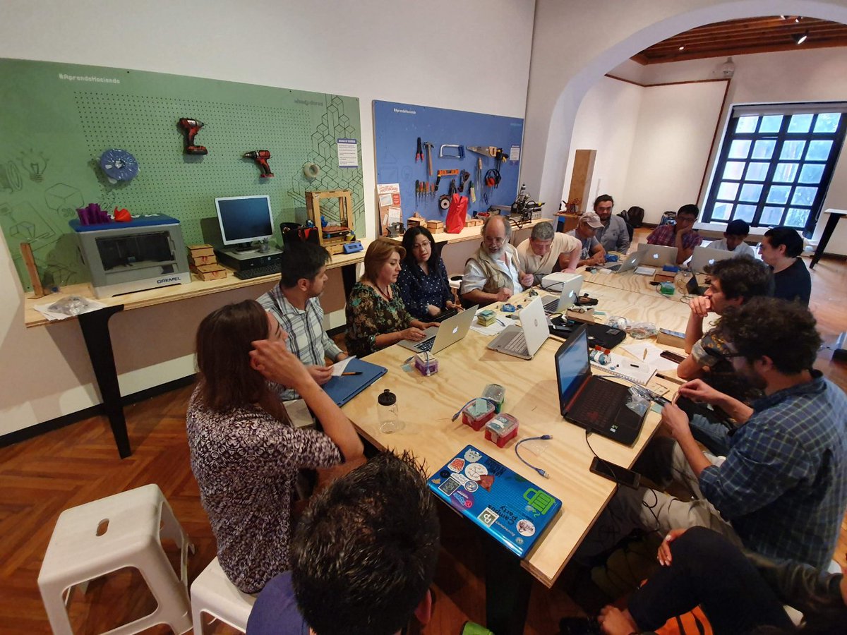 Quirarte's tweet image. Gracias al @museofranzmayer a @dcuartielles a los makers expositores, conferencistas, talleristas, voluntarios, al equipo de @HacedoresCom y a las casi 2500 personas que hicieron posible un gran, gran, gran  #ArduinoDayCDMX