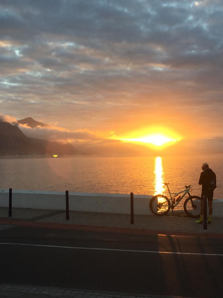A gorgeous start for the <a href="/CapeEpic/">capeepic</a> riders this morning in #Hermanus! #CapeEpic
